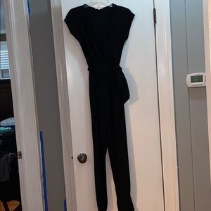 Black short-sleeved jumpsuit